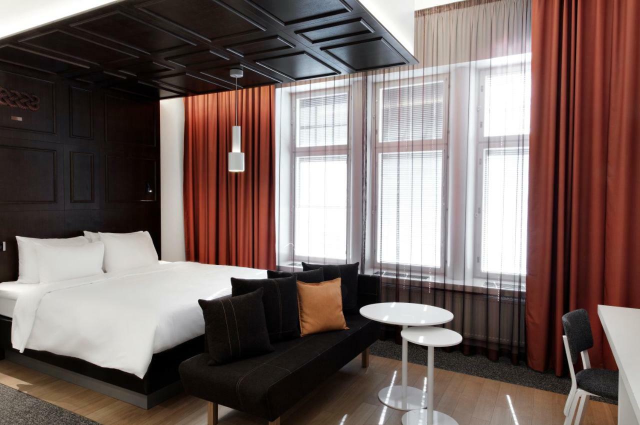 Radisson Blu Plaza Hotel, Hotel