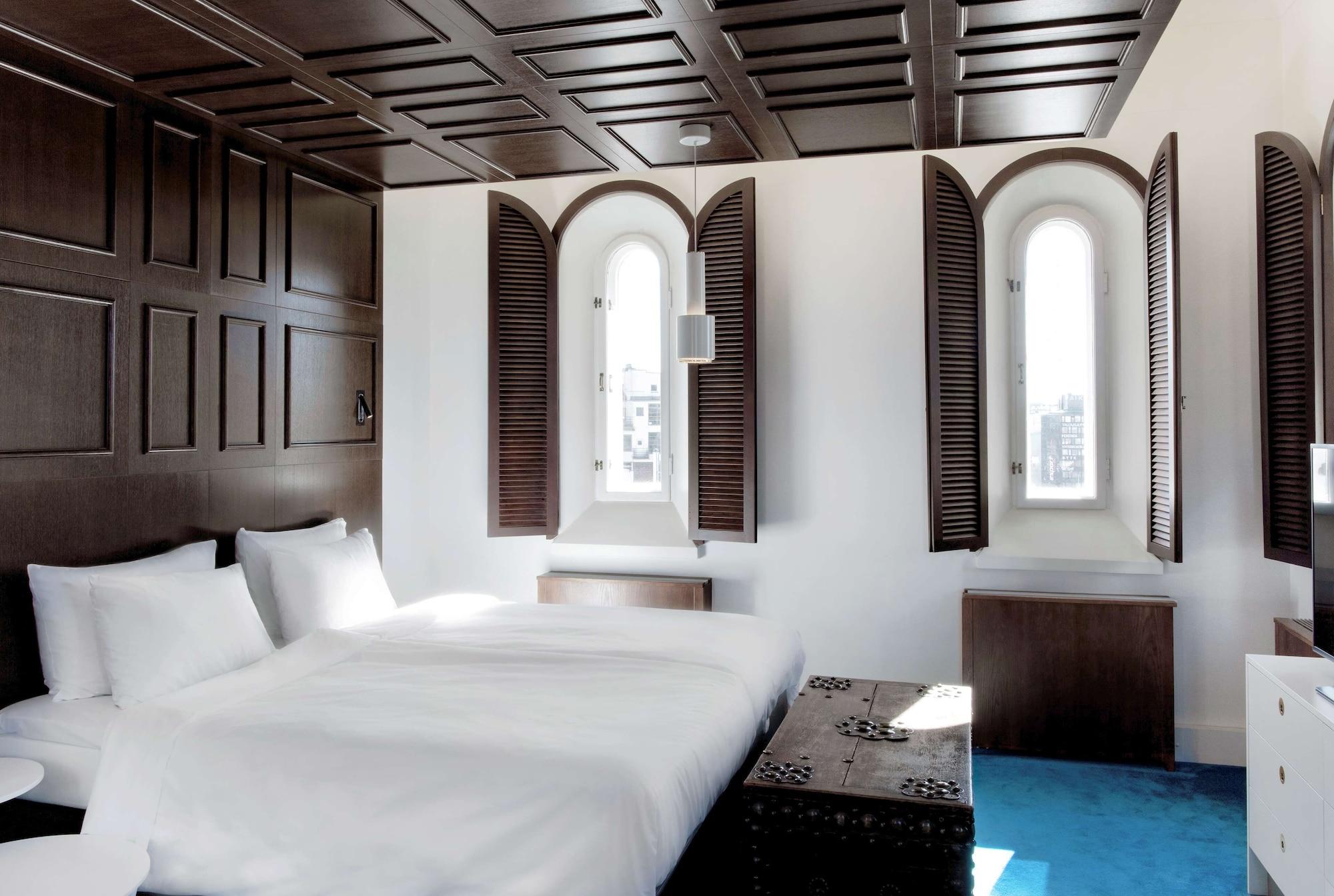Hotel Radisson Blu Plaza Hotel, 4*